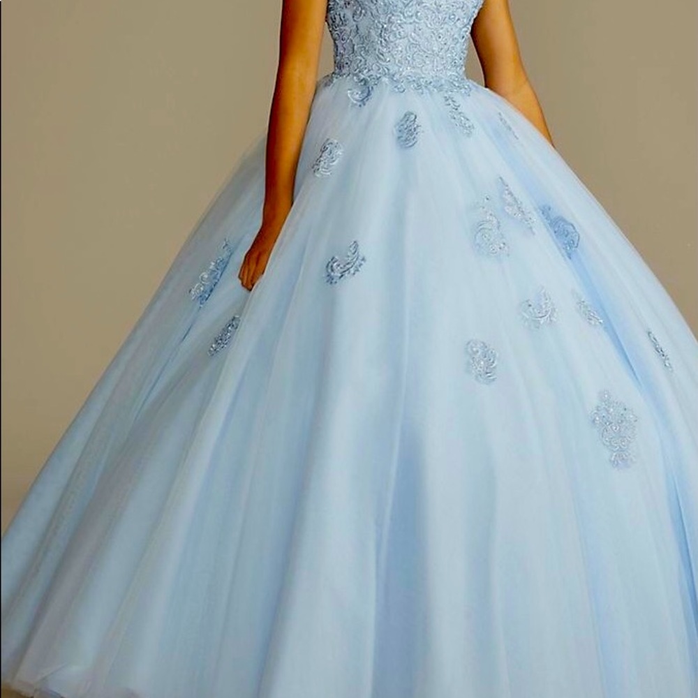 Fifteen Roses Quincenera/ Sweet Sixteen, light blue, size 0 (zero)